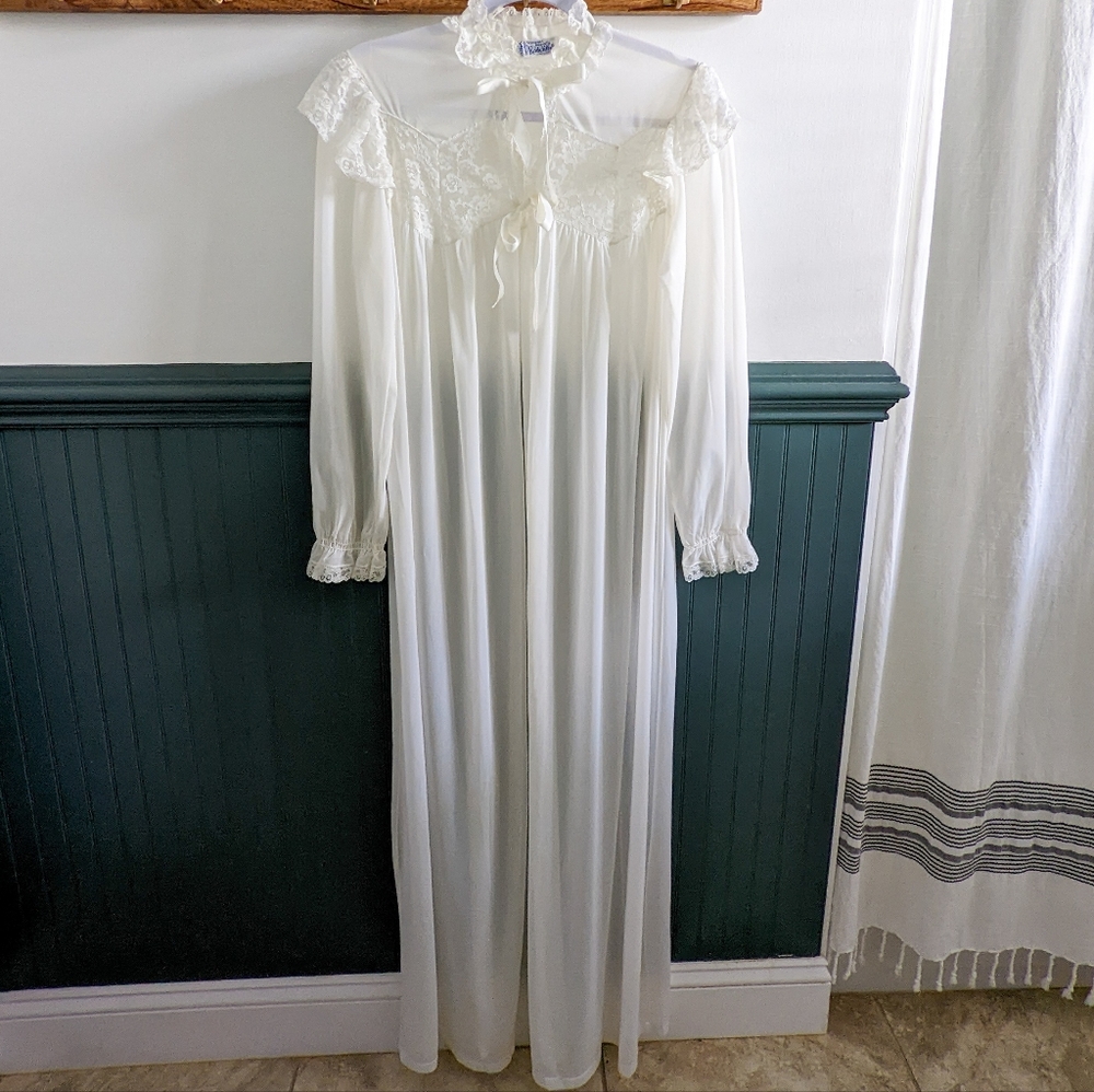 Vintage white sheer ruffle lace night robe